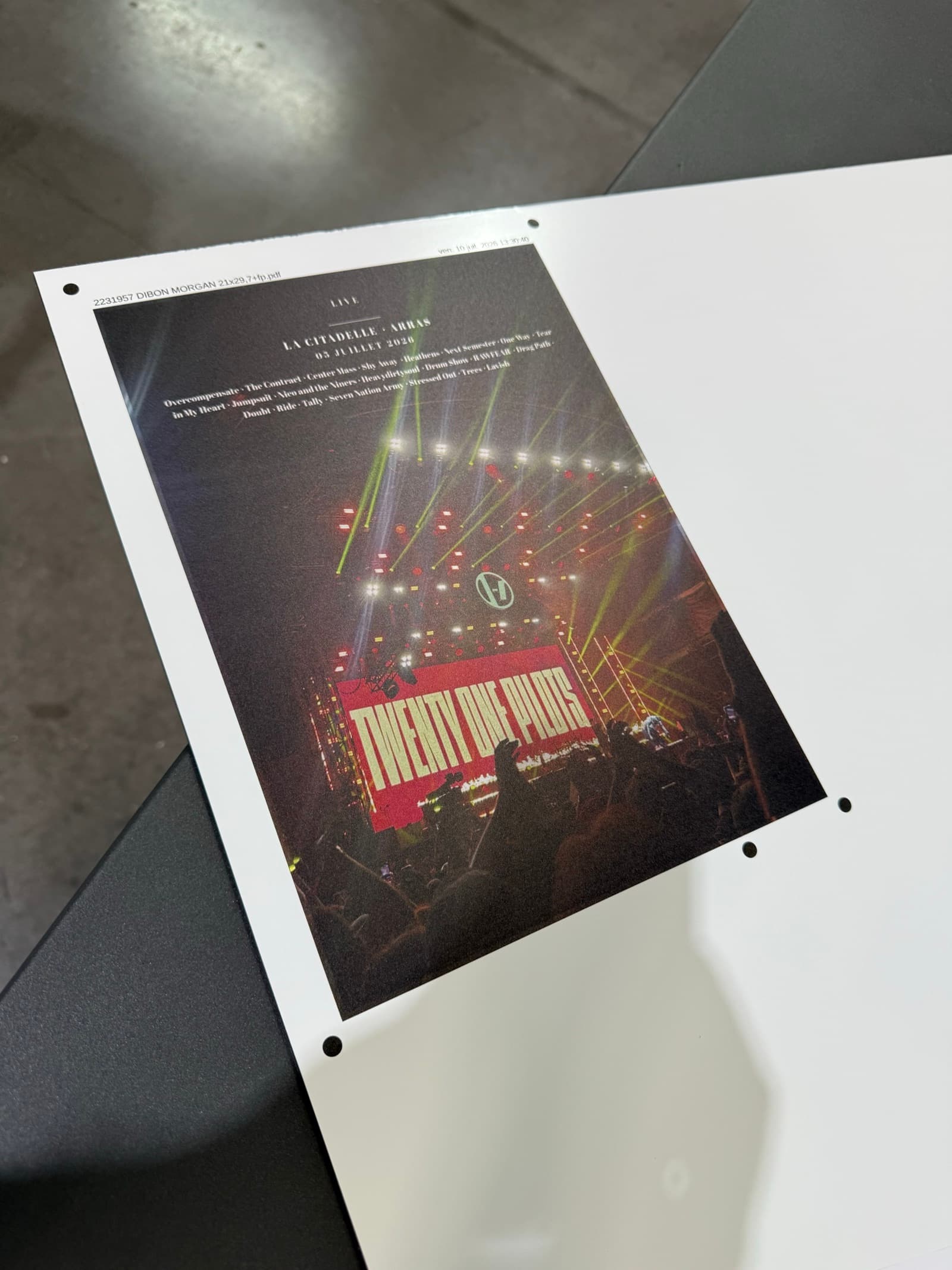 Print de concert en sortie d'impression, avant découpe